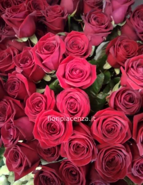 mazzo di rose rosse